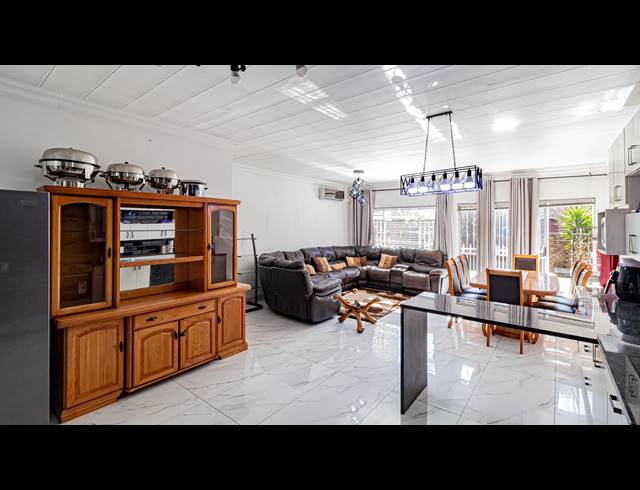 3 BEDROOM TOWNHOUSE FOR SALE IN BRACKENDOWNS